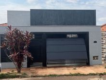 Casa planejada em condomínio