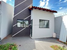 Casa térrea com 03 quartos