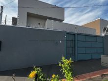 Ótima casa com três quartos