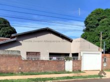 Casa de esquina - excelente localização