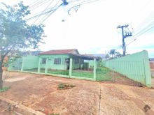 Casa - terreno amplo - 2 quartos e quintal