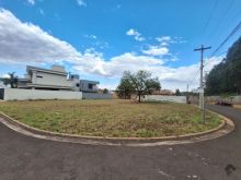 Terreno de esquina - frente para reserva