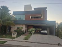 Maravilhoso sobrado com lindos armários embutidos