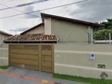 Bem localizada - de esquina