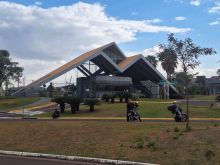 Sob esquina - sol nascente - próximo à portaria