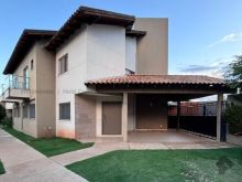 Sobrado em condomínio mágico com piscina