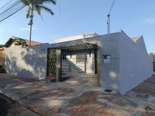 Casa de 3 quartos com amplo terreno