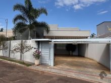 Casa com 3 suítes a 600 m da avenida Mato Grosso