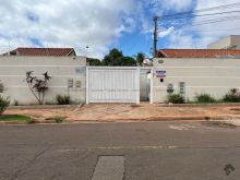 Casa em condomínio - semi mobiliada