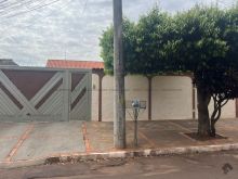 Casa com terreno amplo