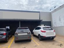 Prédio comercial na rua Ceará