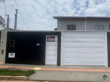 Sobrado amplo com espaço de terreno