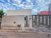 Casa com terreno grande - excelente localização