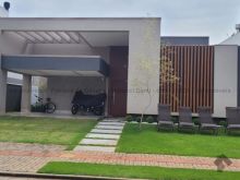 4 suítes repletas de armários