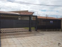 Casa grande - bem localizada