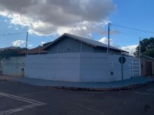 Casa de esquina próximo à rua da Divisão e Fort