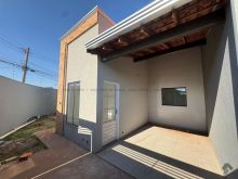 Nova - 2 quartos sendo 1 suíte - garagem coberta