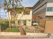 Sobrado amplo no centro da capital