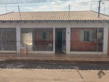 Casa com edícula - 5 quartos e 3 banheiros - financia