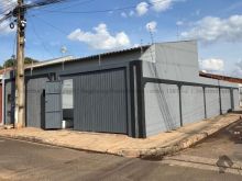 Casa de esquina com 01 suíte - 02 quartos - financia