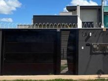 Casa térrea com 3 quartos - sendo 1 suíte