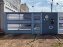 Próximo ao poliesportivo Nasser