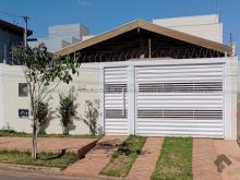 Linda casa com 3 quartos - suíte