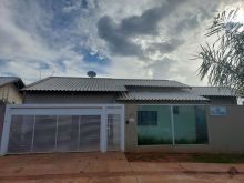 Casa de esquina com piscina e 2 suítes