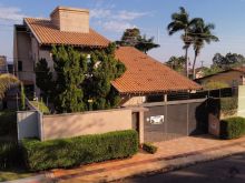 Sobrado com 3 dormitórios sendo 1 no térreo