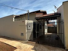 Casa em rua tranquila