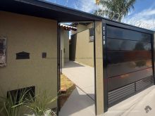 Belíssima casa 2 quartos com suíte