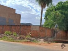 Terreno todo murado - de esquina