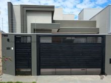 Casa térrea com piscina e muito espaço