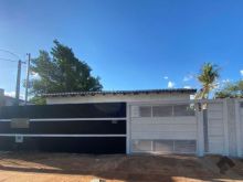 Casa ampla e segura com edícula e piscina