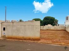 Terreno amplo - todo murado e aterrado - pronto para construir