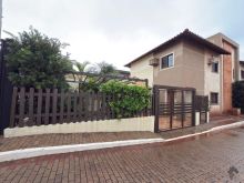 Sobrado em condomínio no bairro Chácara Cachoeira