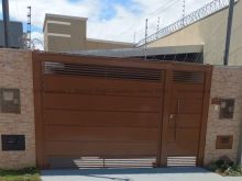 Lindíssima casa com armários e varanda gourmet