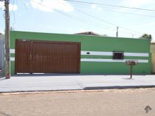 01 suíte - 02 quartos - 01 garagem coberta