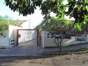 Casa-Térrea-Condomínio em Vila Planalto