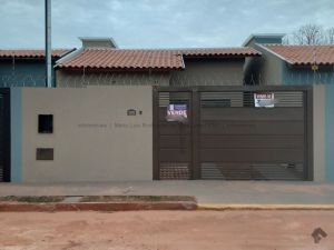 Casa-Térrea em Aero Rancho