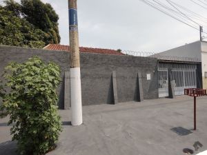 Casa-Térrea em Jardim Jacy