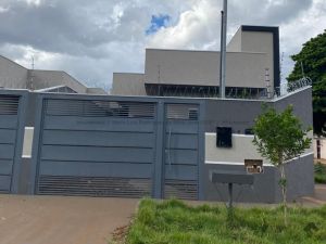 Casa-Térrea em Guanandi