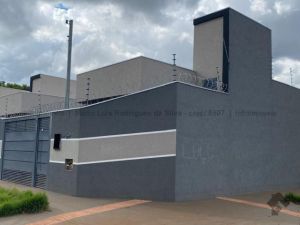 Casa-Térrea em Guanandi