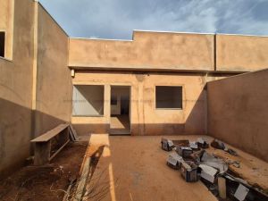 Casa-Térrea em Jardim Centro Oeste