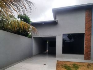 Casa-Térrea em Aero Rancho