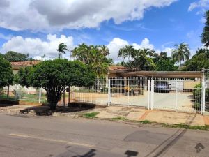 Casa-Térrea em Jardim São Bento