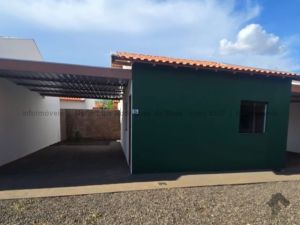 Casa-Térrea em Aero Rancho