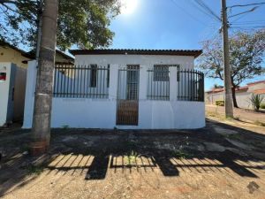 Casa-Térrea em Vila Planalto