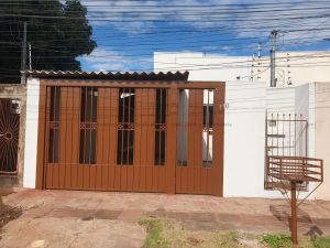 Casa-Térrea em Jardim Aeroporto