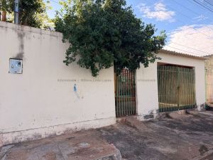 Casa-Térrea em Jardim Pênfigo